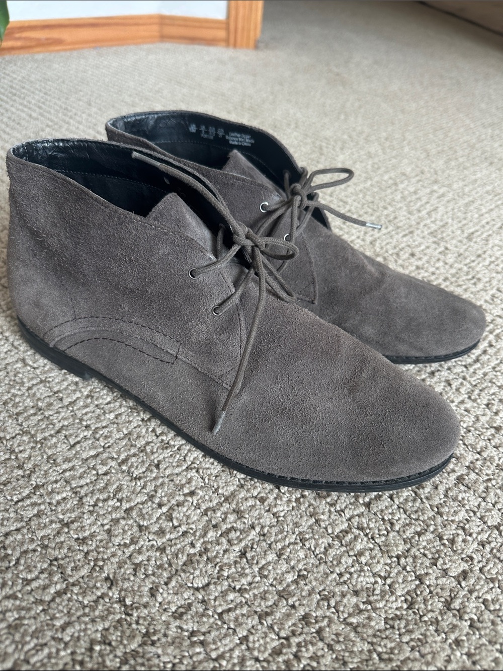 Men’s Genuine suede Franco Sarto Grey leather chukka boots!